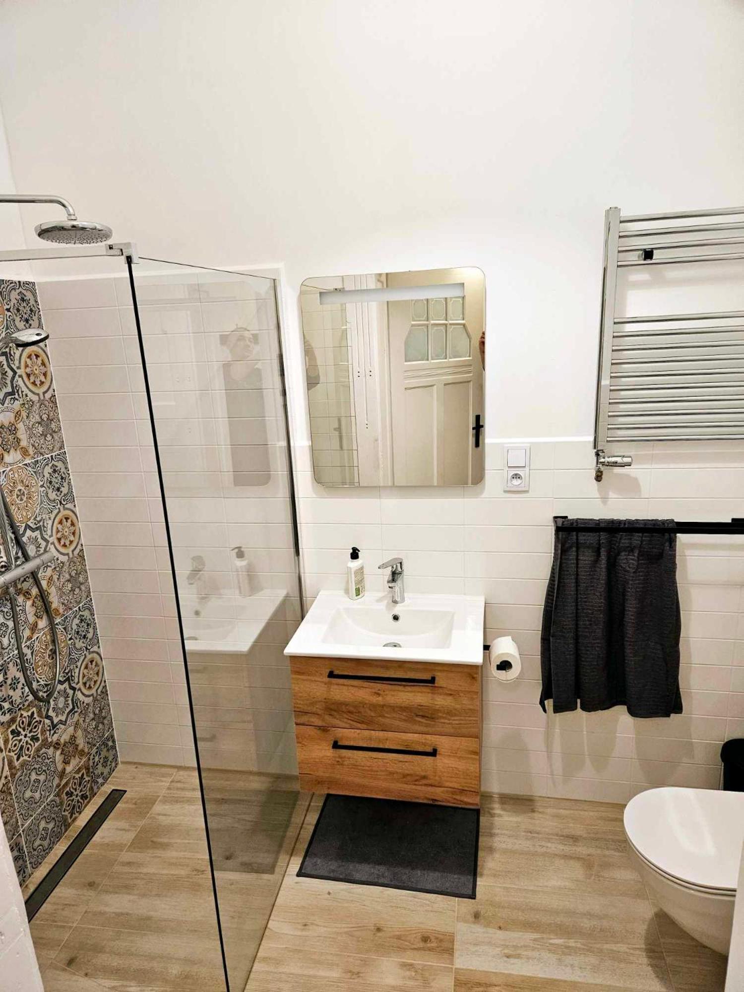 Justinrent 2 Apartment Legnica Bagian luar foto